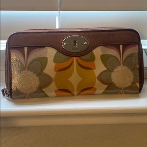 Fossil zip around wallet